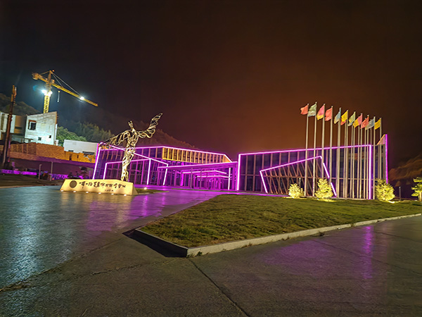 城市亮化是现代城市建设的重要组成部分，它不仅可以美化城市的夜景，还能提升城市的整体形象。随着科技的不断进步，城市亮化也得到了更多的关注和创新。本文将介绍一些关于城市亮化的创意和技术，帮助读者了解东乡城市亮化的重要性以及如何进行东乡城市亮化的规划和实施。